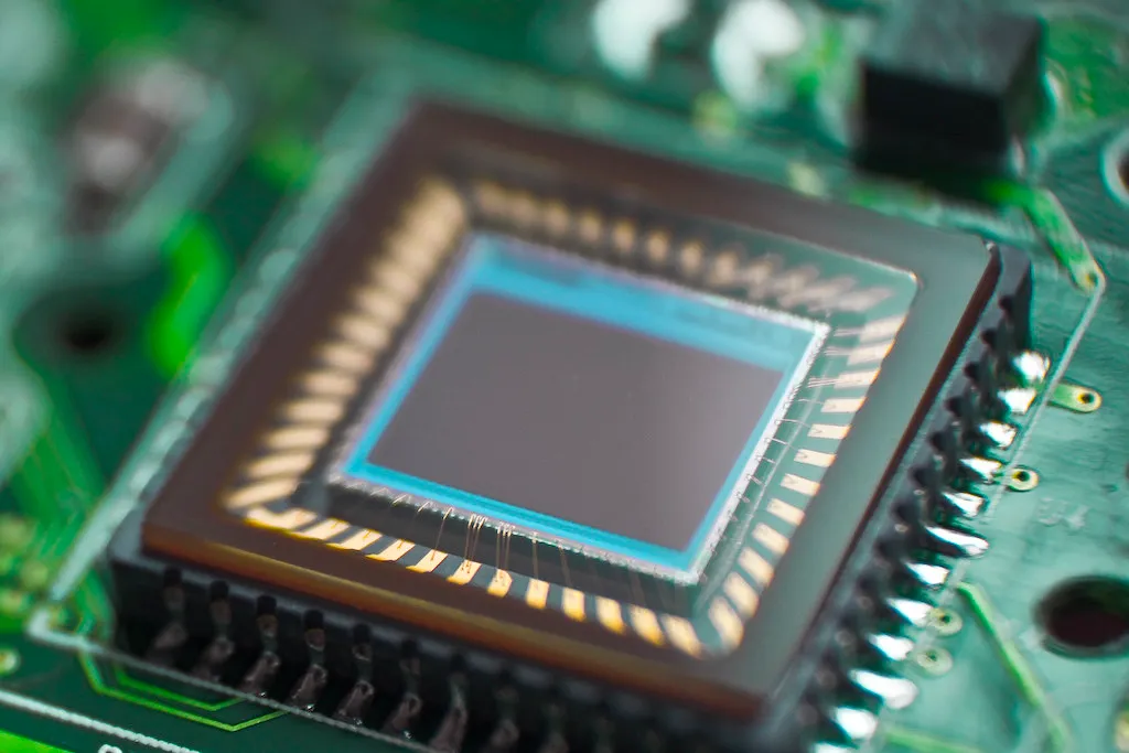Integrated circuit chip mounted on a printed circuit board